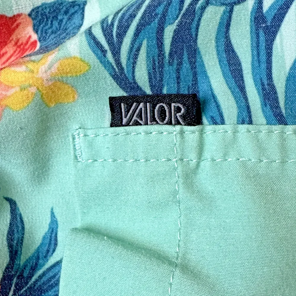 Hawaiian Board Shorts Blue Red Floral Men’s MEDIUM Valor Collective